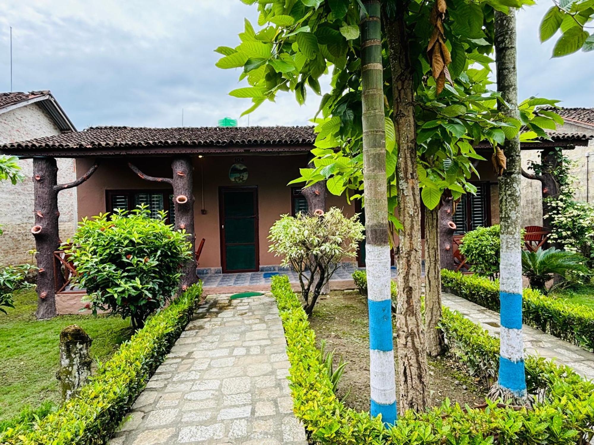 Travellers Jungle Camp-Sauraha Hotel Bagian luar foto